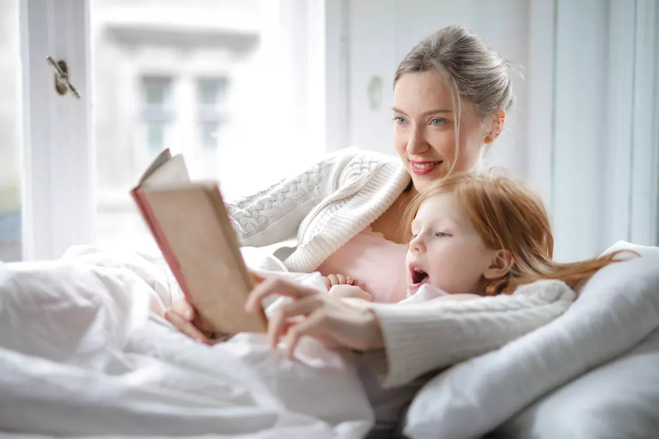 Familie som er glad for å ha Atlo